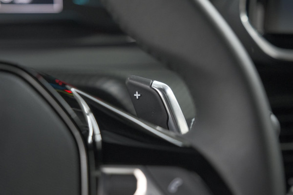 Peugeot 2008 1.2 Hybrid 136 Style | Apple Carplay | Parkeersensoren | Climate Control