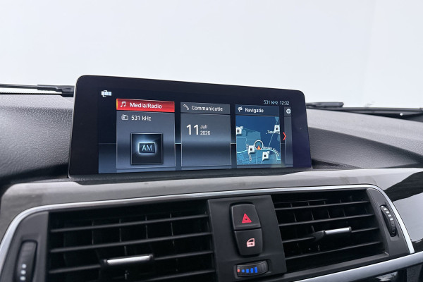 BMW 3 Serie Touring 318i High Executive (NAVIGATIE, TREKHAAK, STOELVERWARMING, DEALER ONDERHOUDEN, LEDER, LED)