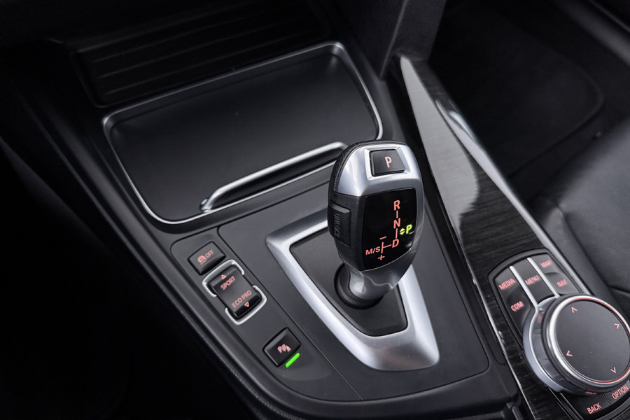 BMW 3 Serie Touring 318i High Executive (NAVIGATIE, TREKHAAK, STOELVERWARMING, DEALER ONDERHOUDEN, LEDER, LED)