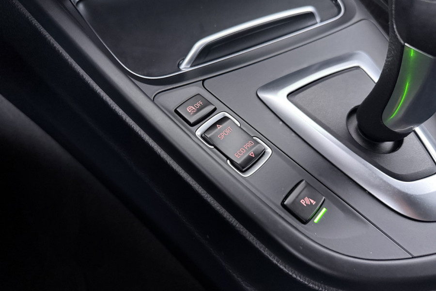 BMW 3 Serie Touring 318i High Executive (NAVIGATIE, TREKHAAK, STOELVERWARMING, DEALER ONDERHOUDEN, LEDER, LED)