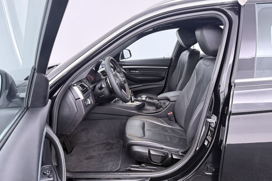 BMW 3 Serie Touring 318i High Executive (NAVIGATIE, TREKHAAK, STOELVERWARMING, DEALER ONDERHOUDEN, LEDER, LED)