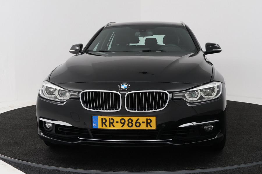BMW 3 Serie Touring 318i High Executive (NAVIGATIE, TREKHAAK, STOELVERWARMING, DEALER ONDERHOUDEN, LEDER, LED)