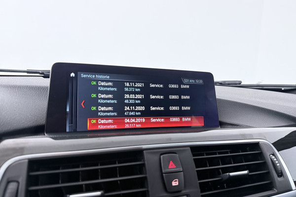 BMW 3 Serie Touring 318i High Executive (NAVIGATIE, TREKHAAK, STOELVERWARMING, DEALER ONDERHOUDEN, LEDER, LED)