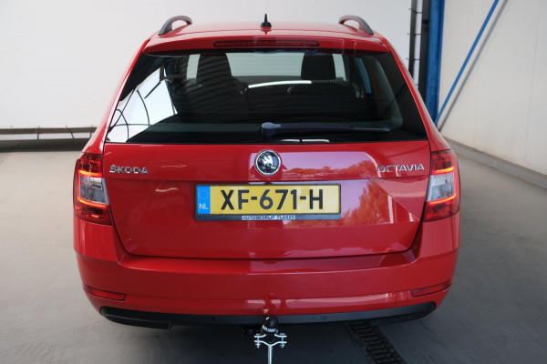 Škoda Octavia Combi 1.0 TSI Greentech Ambition Automaat - Airco, Cruise, Navi, PDC, Carplay, Trekhaak.