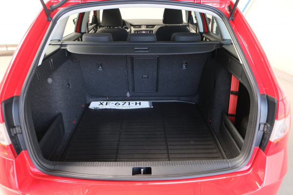 Škoda Octavia Combi 1.0 TSI Greentech Ambition Automaat - Airco, Cruise, Navi, PDC, Carplay, Trekhaak.