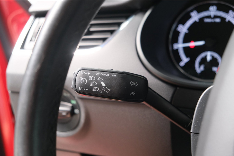 Škoda Octavia Combi 1.0 TSI Greentech Ambition Automaat - Airco, Cruise, Navi, PDC, Carplay, Trekhaak.