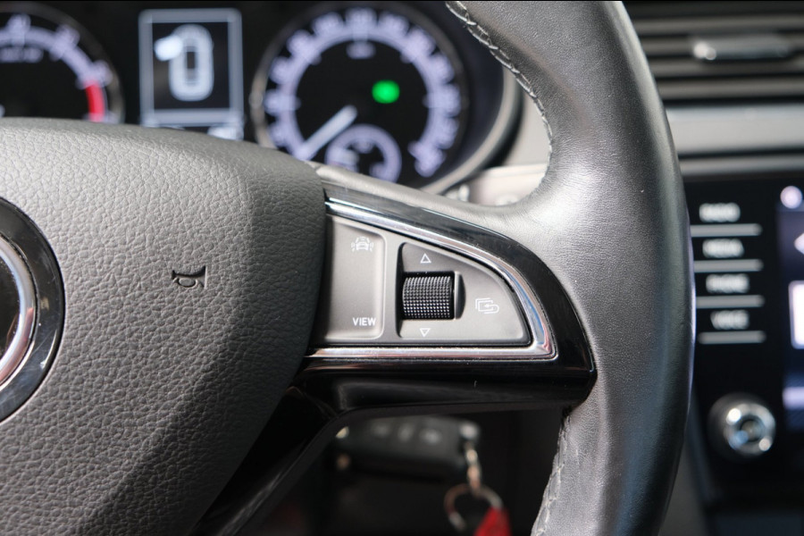 Škoda Octavia Combi 1.0 TSI Greentech Ambition Automaat - Airco, Cruise, Navi, PDC, Carplay, Trekhaak.