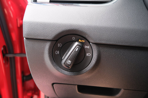 Škoda Octavia Combi 1.0 TSI Greentech Ambition Automaat - Airco, Cruise, Navi, PDC, Carplay, Trekhaak.