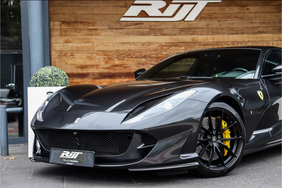 Ferrari 812 6.5 V12 Superfast HELE NL AUTO **Capristo/Carbon Pack/Carbon Kuipstoelen/Drivers Display**