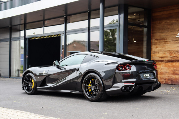 Ferrari 812 6.5 V12 Superfast HELE NL AUTO **Capristo/Carbon Pack/Carbon Kuipstoelen/Drivers Display**