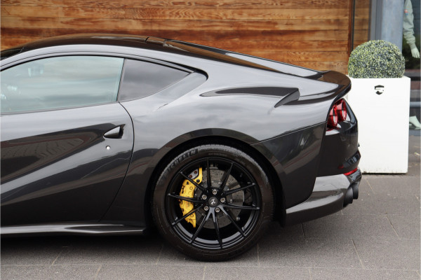 Ferrari 812 6.5 V12 Superfast HELE NL AUTO **Capristo/Carbon Pack/Carbon Kuipstoelen/Drivers Display**