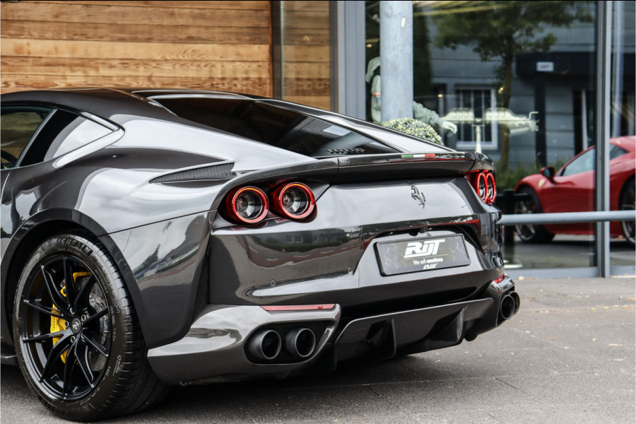Ferrari 812 6.5 V12 Superfast HELE NL AUTO **Capristo/Carbon Pack/Carbon Kuipstoelen/Drivers Display**