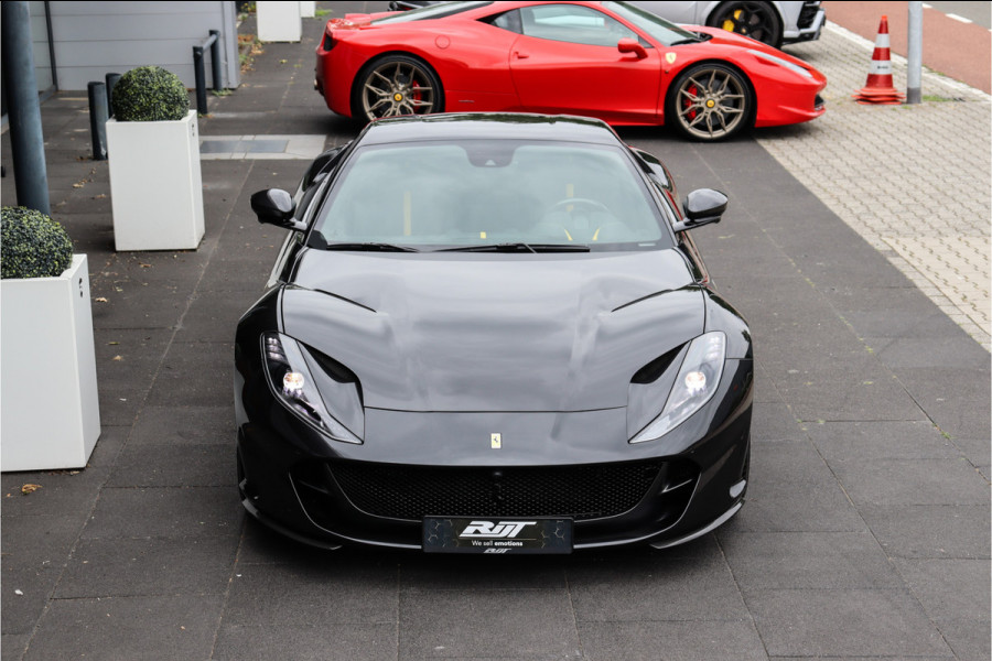 Ferrari 812 6.5 V12 Superfast HELE NL AUTO **Capristo/Carbon Pack/Carbon Kuipstoelen/Drivers Display**
