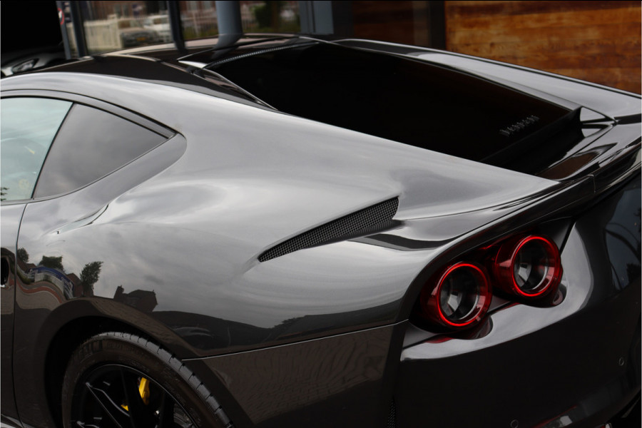 Ferrari 812 6.5 V12 Superfast HELE NL AUTO **Capristo/Carbon Pack/Carbon Kuipstoelen/Drivers Display**