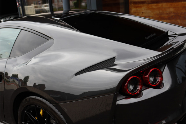 Ferrari 812 6.5 V12 Superfast HELE NL AUTO **Capristo/Carbon Pack/Carbon Kuipstoelen/Drivers Display**