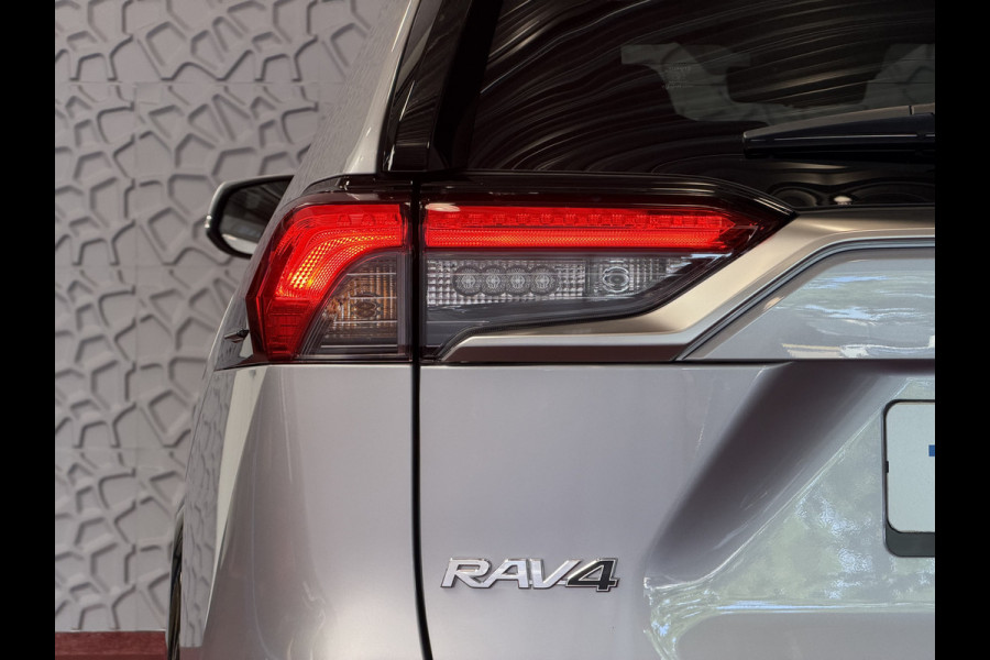 Toyota RAV4 2.5 PHEV AWD 306PK ✅gloednieuw ✅ | Trekgew. 1500KG | Head-up display | Camera | Full LED | Elektrische achterklep | Stuur/Stoelv PHEV PLUG IN