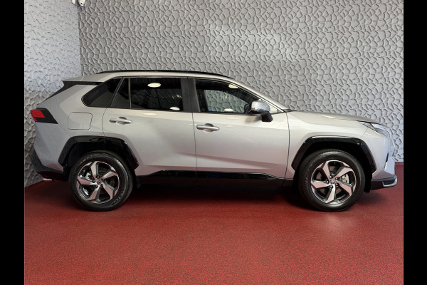 Toyota RAV4 2.5 PHEV AWD 306PK ✅gloednieuw ✅ | Trekgew. 1500KG | Head-up display | Camera | Full LED | Elektrische achterklep | Stuur/Stoelv PHEV PLUG IN