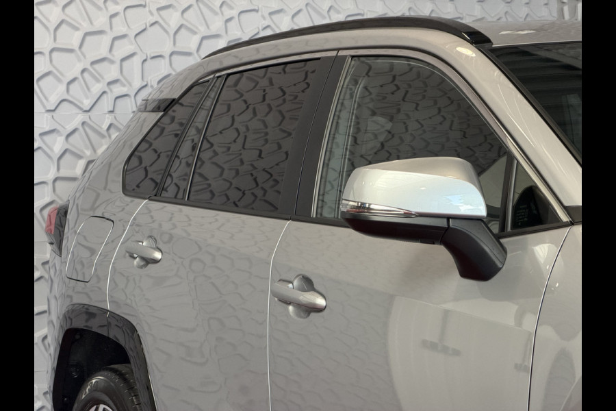 Toyota RAV4 2.5 PHEV AWD 306PK ✅gloednieuw ✅ | Trekgew. 1500KG | Head-up display | Camera | Full LED | Elektrische achterklep | Stuur/Stoelv PHEV PLUG IN