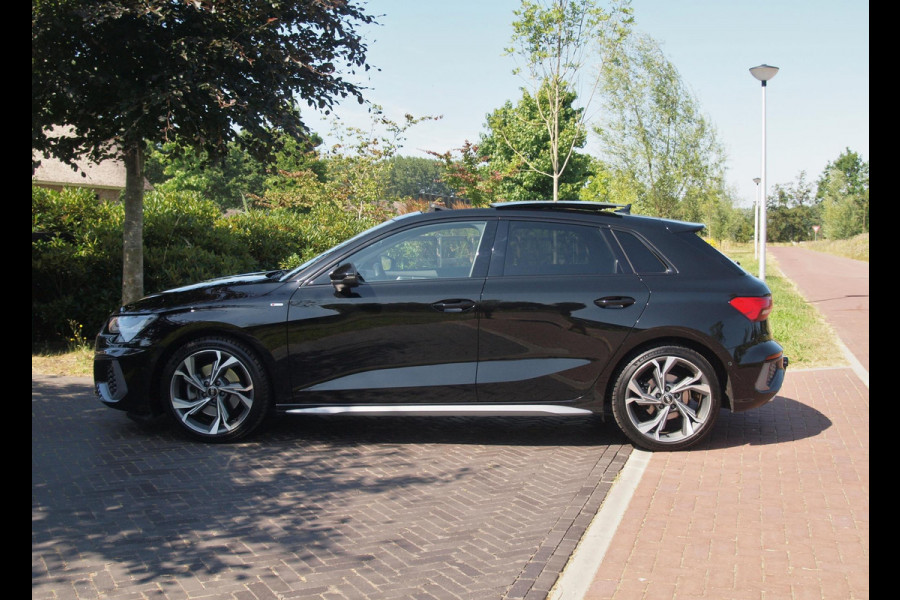 Audi A3 Sportback 35 TFSI S edition | Panoramadak | Bang & Olufsen | Trekhaak | Apple Carplay | Parkeersensoren |