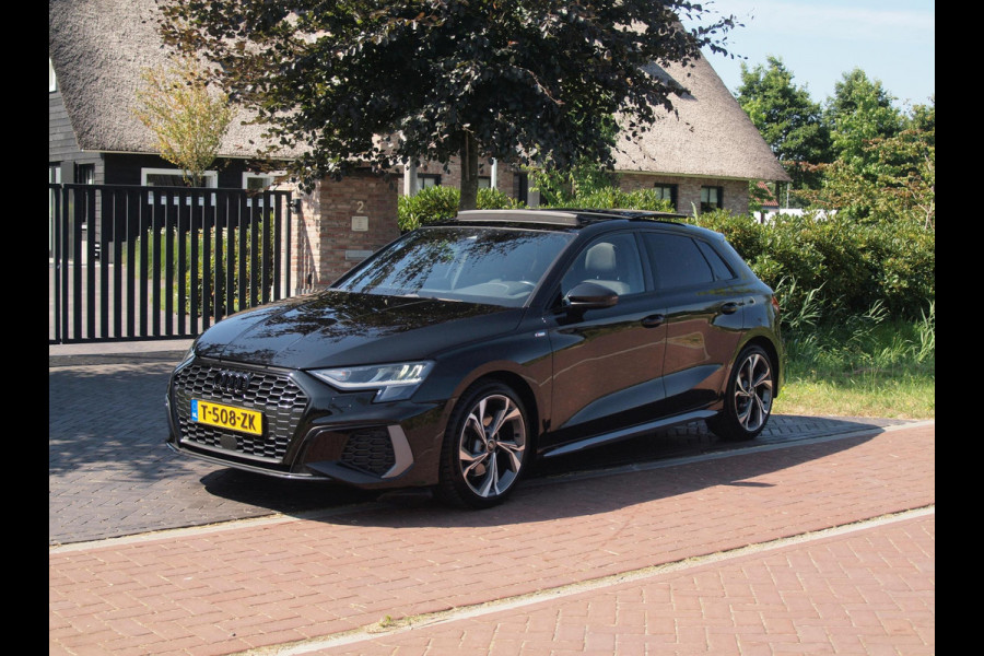 Audi A3 Sportback 35 TFSI S edition | Panoramadak | Bang & Olufsen | Trekhaak | Apple Carplay | Parkeersensoren |