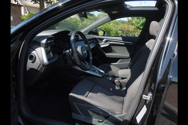 Audi A3 Sportback 35 TFSI S edition | Panoramadak | Bang & Olufsen | Trekhaak | Apple Carplay | Parkeersensoren |