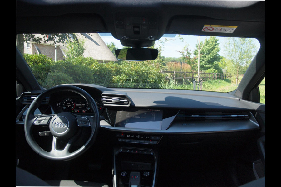 Audi A3 Sportback 35 TFSI S edition | Panoramadak | Bang & Olufsen | Trekhaak | Apple Carplay | Parkeersensoren |