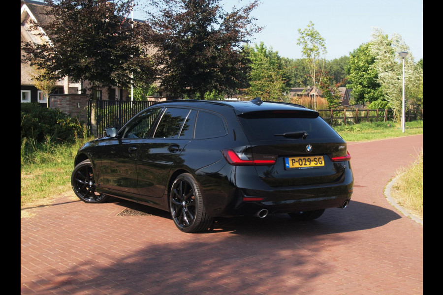 BMW 3 Serie Touring 318i Business Edition | Black Optic | Apple Carplay | Sfeerverlichting | Parkeersensoren | NL-Auto |
