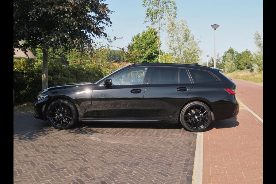 BMW 3 Serie Touring 318i Business Edition | Black Optic | Apple Carplay | Sfeerverlichting | Parkeersensoren | NL-Auto |