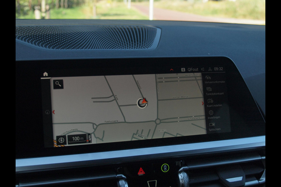 BMW 3 Serie Touring 318i Business Edition | Black Optic | Apple Carplay | Sfeerverlichting | Parkeersensoren | NL-Auto |