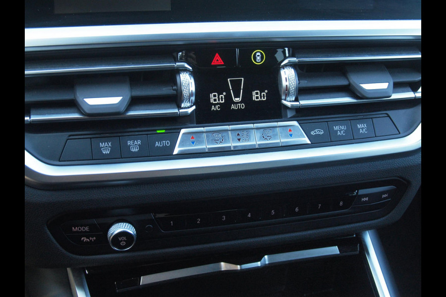 BMW 3 Serie Touring 318i Business Edition | Black Optic | Apple Carplay | Sfeerverlichting | Parkeersensoren | NL-Auto |