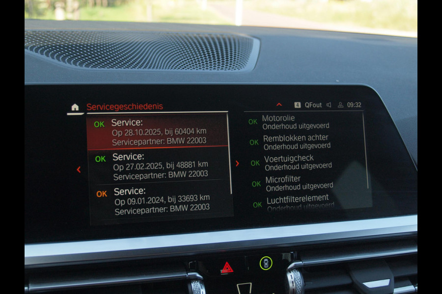 BMW 3 Serie Touring 318i Business Edition | Black Optic | Apple Carplay | Sfeerverlichting | Parkeersensoren | NL-Auto |