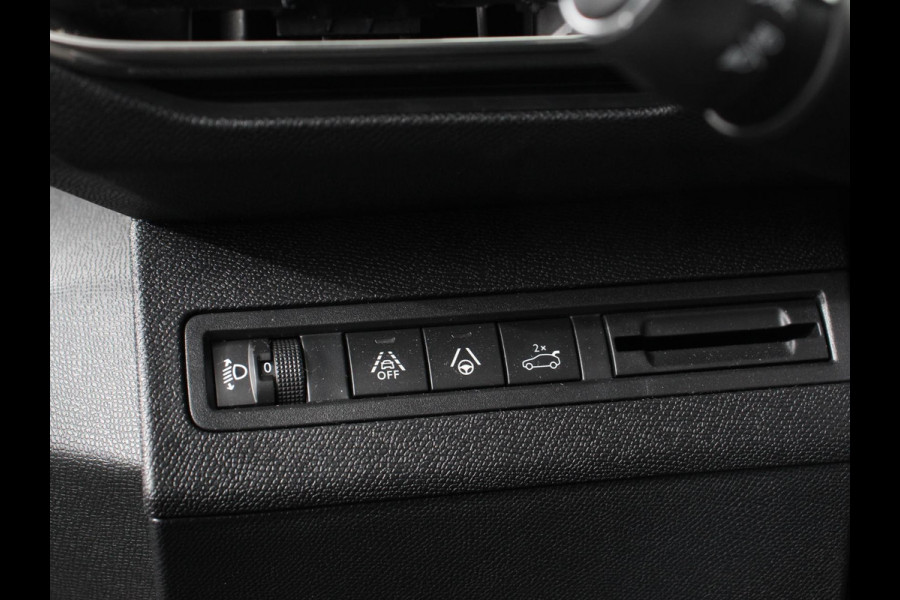 Peugeot 3008 1.2 PureTech 130 pk Automaat Allure Pack Business Stoelverwarming voor Climate control Achteruitrij camera Elektrische bedienbare achterklep LED Apple Carplay/ Android Auto Parkeersensoren Cruise control