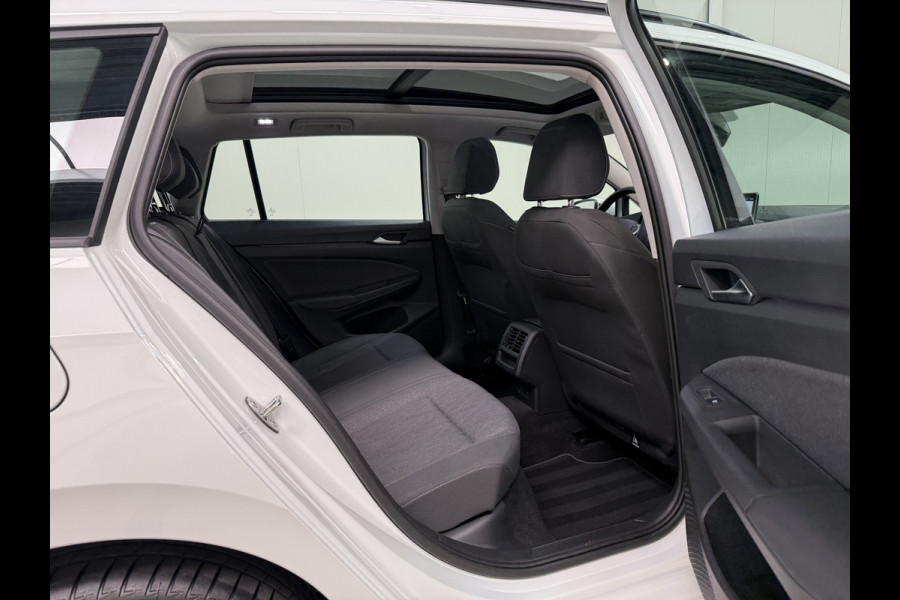 Volkswagen Golf Variant 1.5 eTSI 150pk DSG Style | Pano dak