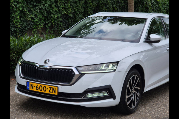 Škoda Octavia Combi Edition Plus Trekhaak CarPlay HUD Virtual dash facelift 2e-eig 100% NAP TSI Business Edition Plus