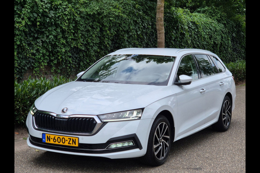 Škoda Octavia Combi Edition Plus Trekhaak CarPlay HUD Virtual dash facelift 2e-eig 100% NAP TSI Business Edition Plus