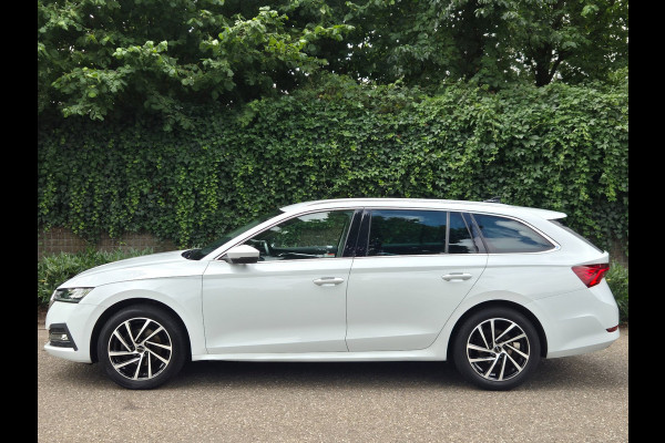 Škoda Octavia Combi Edition Plus Trekhaak CarPlay HUD Virtual dash facelift 2e-eig 100% NAP TSI Business Edition Plus