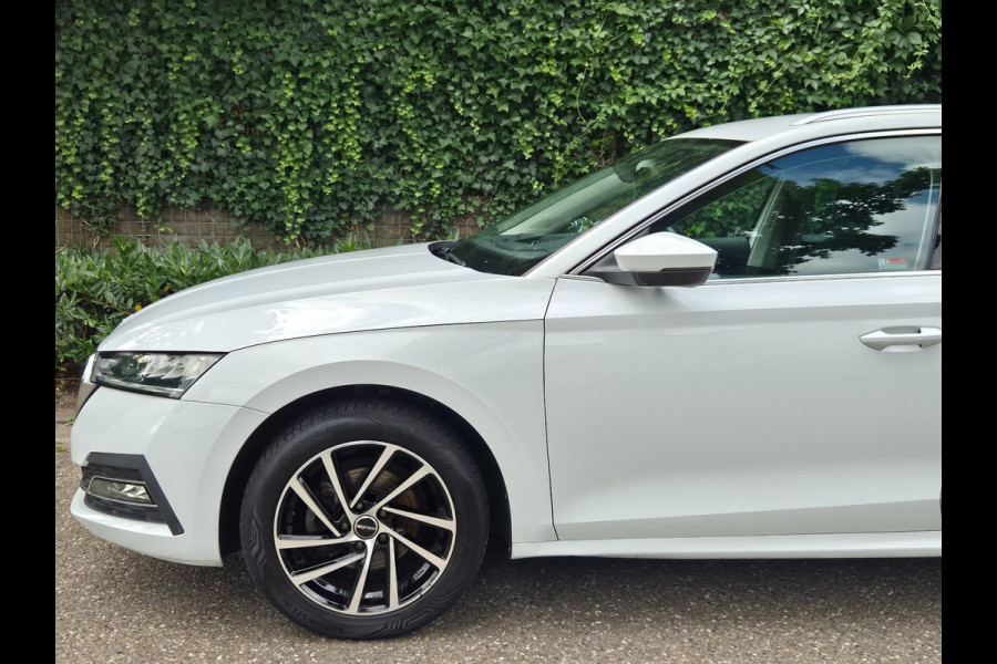 Škoda Octavia Combi Edition Plus Trekhaak CarPlay HUD Virtual dash facelift 2e-eig 100% NAP TSI Business Edition Plus