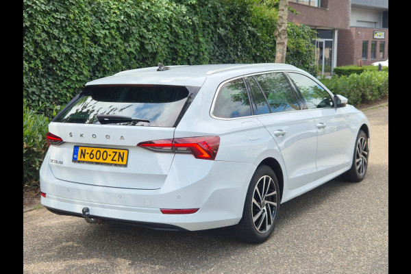 Škoda Octavia Combi Edition Plus Trekhaak CarPlay HUD Virtual dash facelift 2e-eig 100% NAP TSI Business Edition Plus