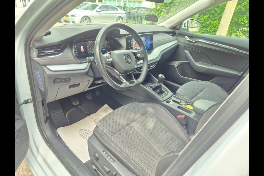 Škoda Octavia Combi Edition Plus Trekhaak CarPlay HUD Virtual dash facelift 2e-eig 100% NAP TSI Business Edition Plus