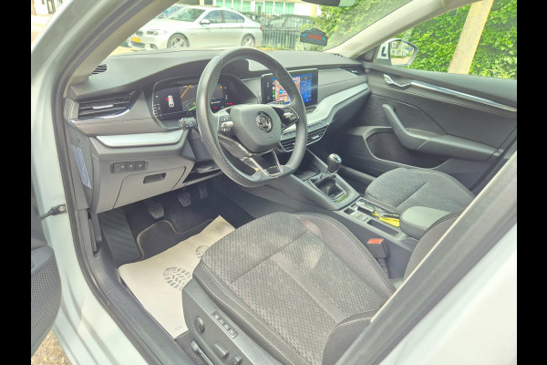 Škoda Octavia Combi Edition Plus Trekhaak CarPlay HUD Virtual dash facelift 2e-eig 100% NAP TSI Business Edition Plus
