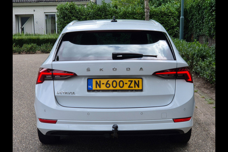 Škoda Octavia Combi Edition Plus Trekhaak CarPlay HUD Virtual dash facelift 2e-eig 100% NAP TSI Business Edition Plus
