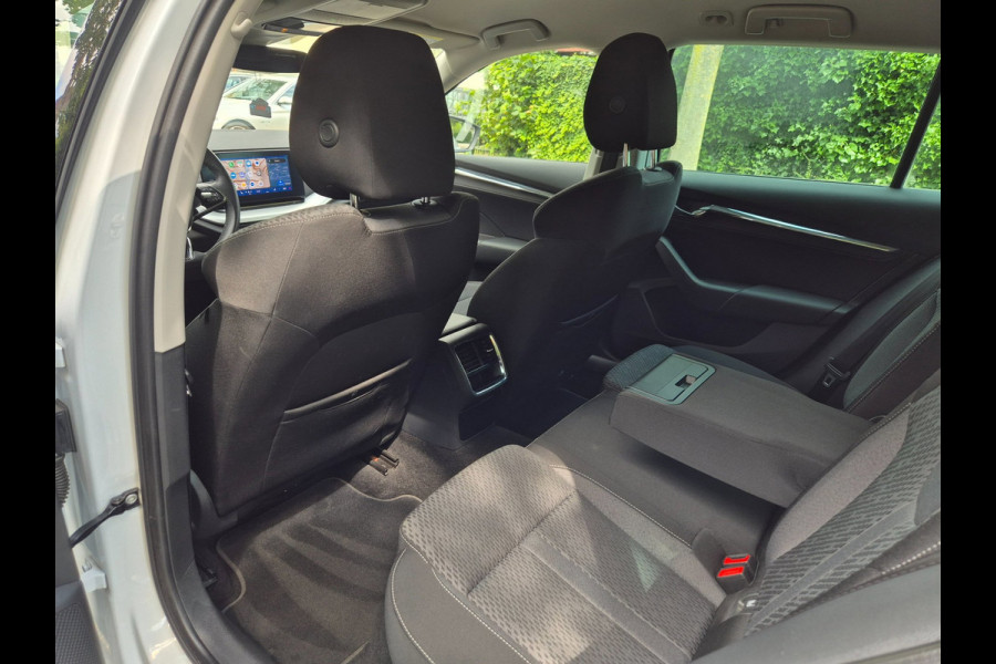 Škoda Octavia Combi Edition Plus Trekhaak CarPlay HUD Virtual dash facelift 2e-eig 100% NAP TSI Business Edition Plus