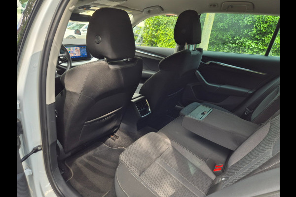 Škoda Octavia Combi Edition Plus Trekhaak CarPlay HUD Virtual dash facelift 2e-eig 100% NAP TSI Business Edition Plus
