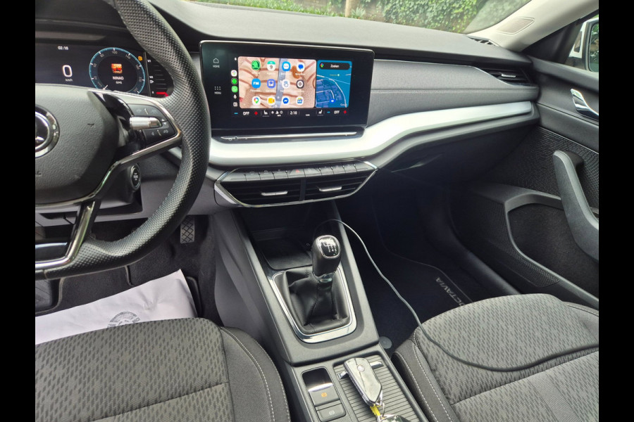 Škoda Octavia Combi Edition Plus Trekhaak CarPlay HUD Virtual dash facelift 2e-eig 100% NAP TSI Business Edition Plus