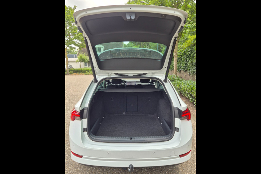 Škoda Octavia Combi Edition Plus Trekhaak CarPlay HUD Virtual dash facelift 2e-eig 100% NAP TSI Business Edition Plus