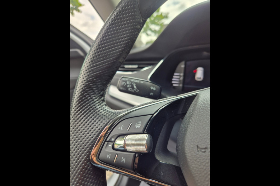 Škoda Octavia Combi Edition Plus Trekhaak CarPlay HUD Virtual dash facelift 2e-eig 100% NAP TSI Business Edition Plus