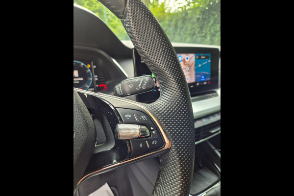 Škoda Octavia Combi Edition Plus Trekhaak CarPlay HUD Virtual dash facelift 2e-eig 100% NAP TSI Business Edition Plus