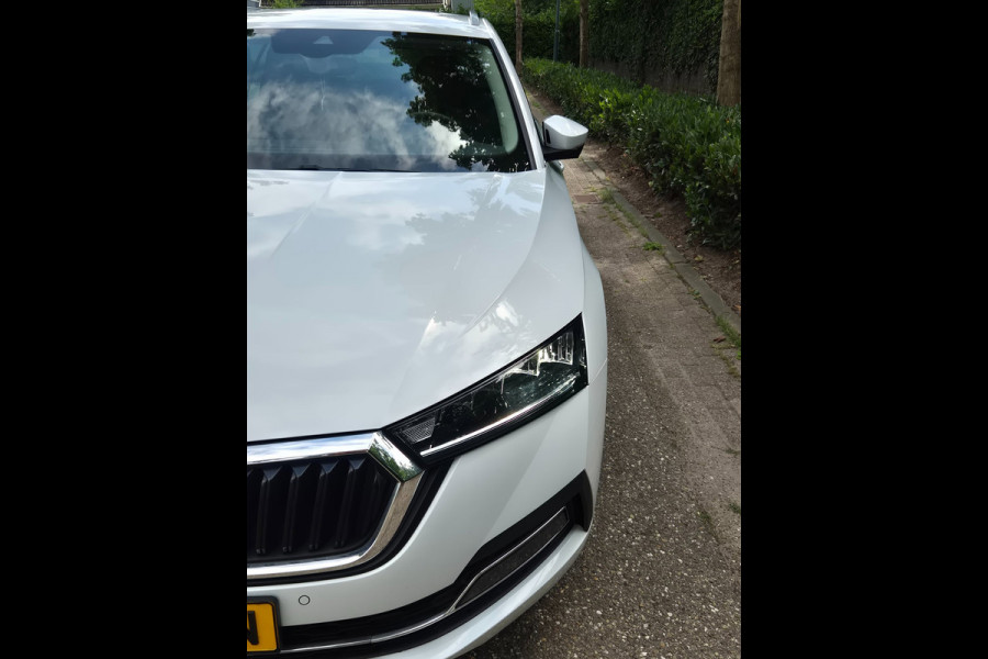 Škoda Octavia Combi Edition Plus Trekhaak CarPlay HUD Virtual dash facelift 2e-eig 100% NAP TSI Business Edition Plus