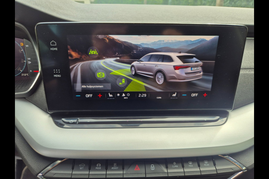 Škoda Octavia Combi Edition Plus Trekhaak CarPlay HUD Virtual dash facelift 2e-eig 100% NAP TSI Business Edition Plus