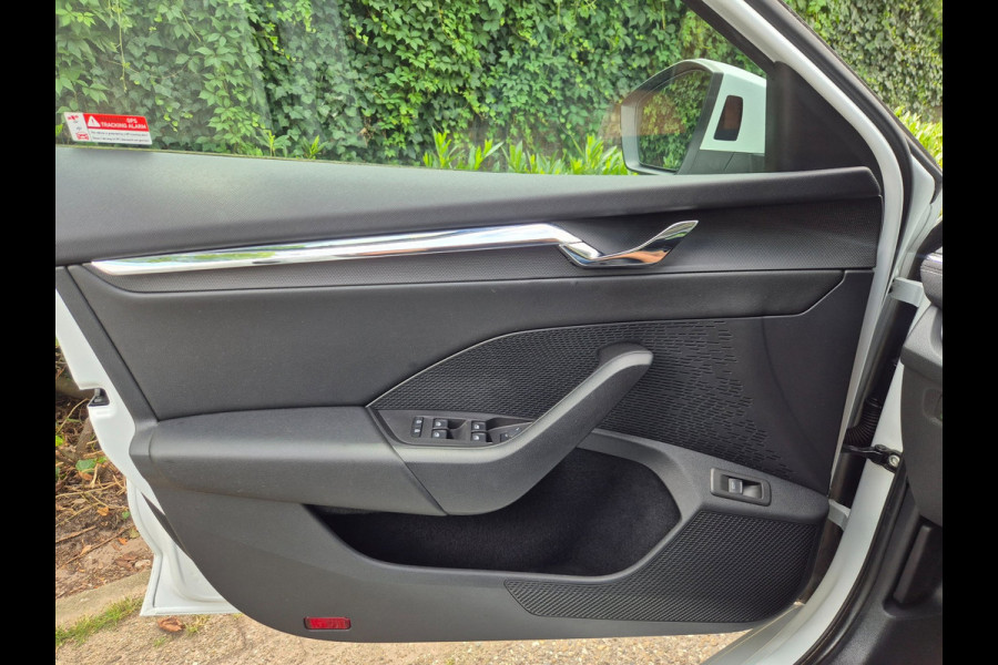 Škoda Octavia Combi Edition Plus Trekhaak CarPlay HUD Virtual dash facelift 2e-eig 100% NAP TSI Business Edition Plus